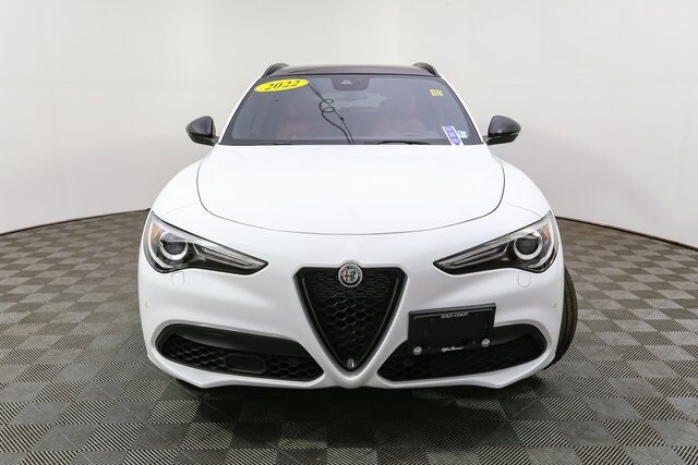 2022 Alfa Romeo Stelvio Ti Sport photo 2