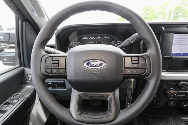 2025 Ford F-350 Super Duty Chassis Cab XL - Photo 26