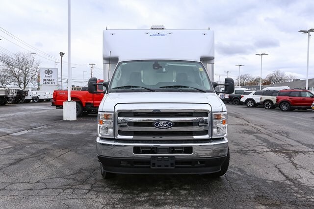 2026 Ford E-450 photo 3