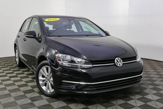2021 Volkswagen Golf TSI photo 2