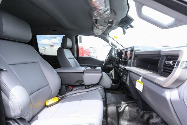 2025 Ford F-350 Super Duty Chassis Cab XL - Photo 15