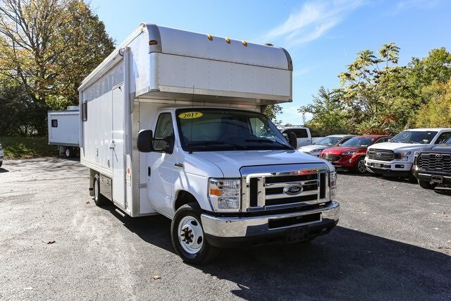 2017 Ford E-450 photo 2
