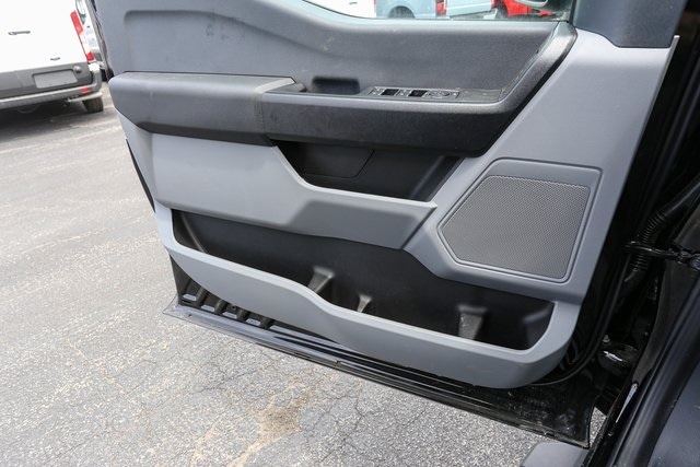 2025 Ford F-350 Super Duty Chassis Cab XL - Photo 32