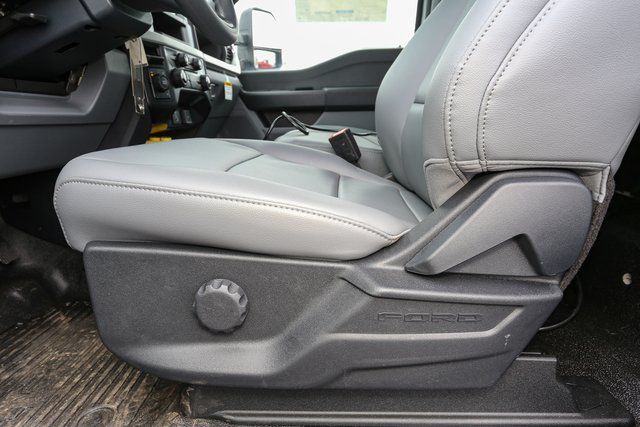 2025 Ford F-450 Super Duty Chassis Cab XL - Photo 34