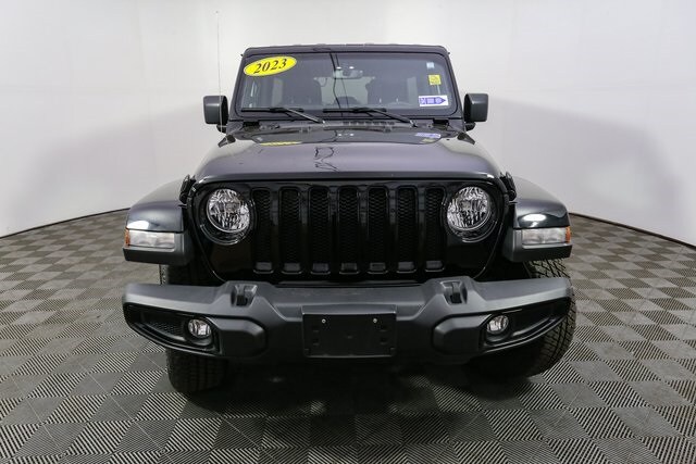 2023 Jeep Wrangler Sahara Altitude photo 3