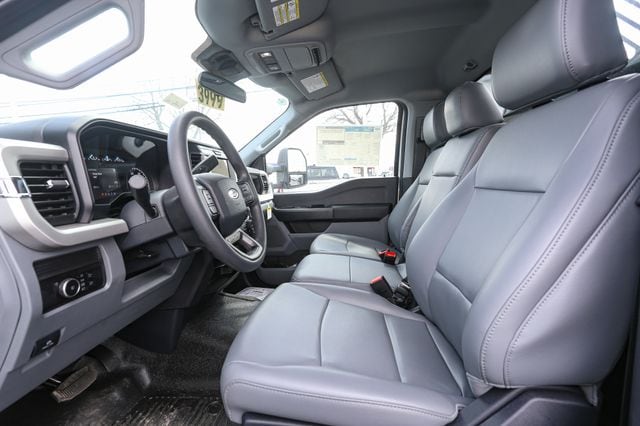 2025 Ford F-550 Super Duty Chassis Cab XL - Photo 34