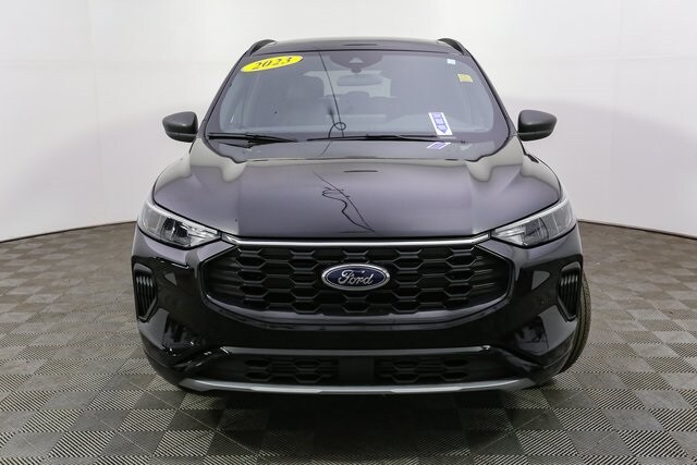 2023 Ford Escape ST-Line photo 2