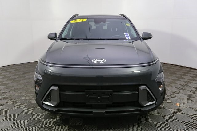2025 Hyundai Kona SEL photo 2
