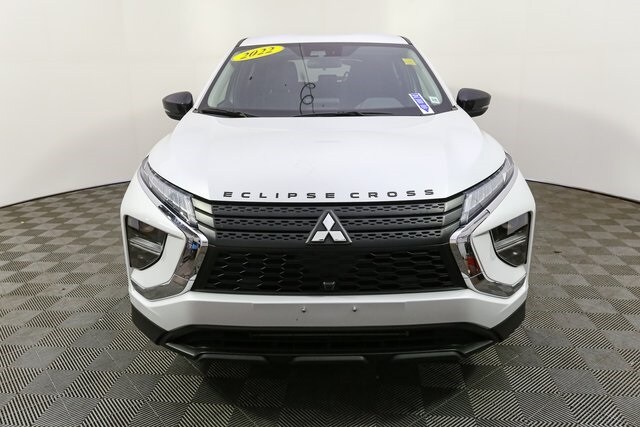 2022 Mitsubishi Eclipse Cross LE photo 3