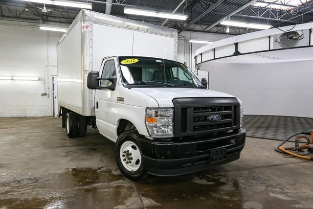 2022 Ford E-350 photo 2