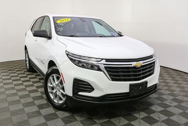 2023 Chevrolet Equinox LS photo 2