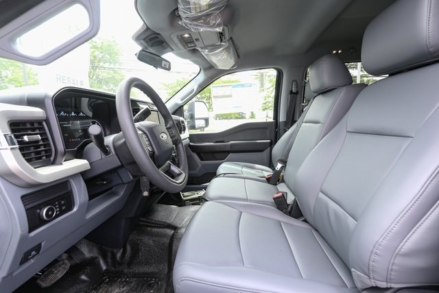 2025 Ford F-350 Super Duty Chassis Cab XL - Photo 34