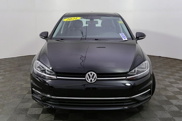 2021 Volkswagen Golf TSI photo 3