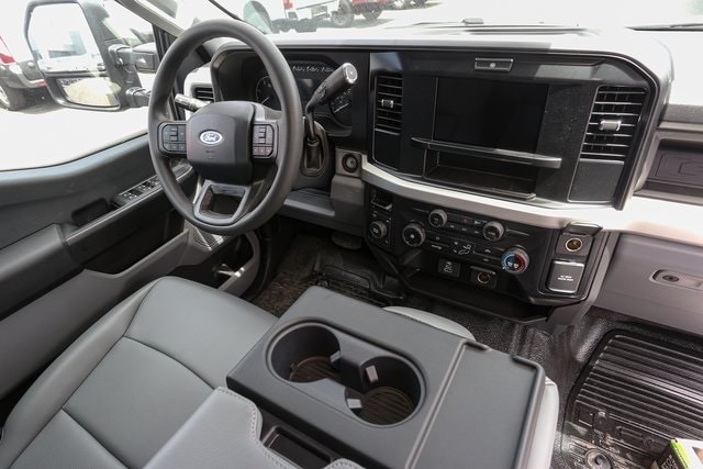 2025 Ford F-350 Super Duty Chassis Cab XL - Photo 16