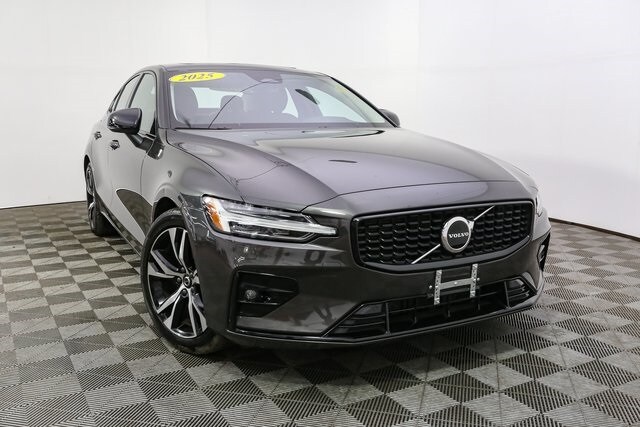 2025 Volvo S60 B5 Core photo 2
