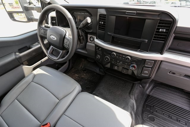 2025 Ford F-550 Super Duty Chassis Cab XL - Photo 16