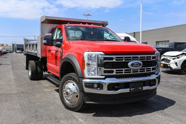 2025 Ford F-450 photo 2