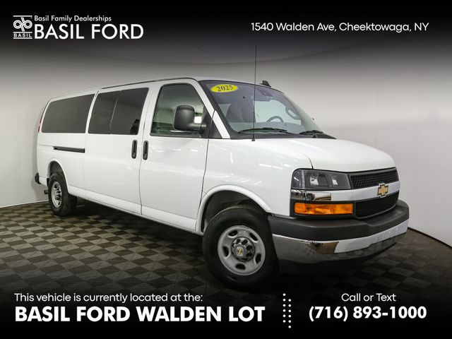 2025 Chevrolet Express 3500 LT Extended's photo