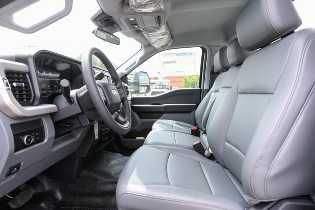 2025 Ford F-550 Super Duty Chassis Cab XL - Photo 33