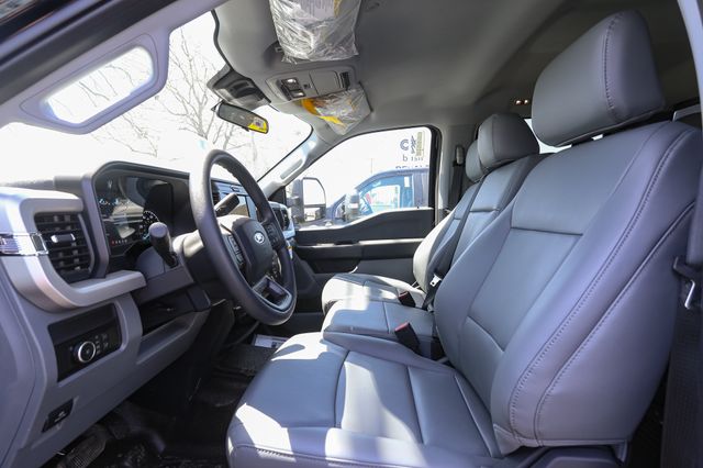 2026 Ford F-350 Super Duty Chassis Cab XL - Photo 34