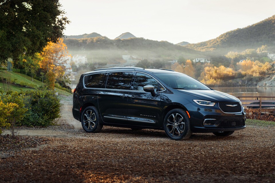 2021 Chrysler Pacifica Side View