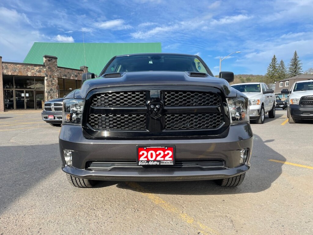 New 2022 Ram Night Edition Sub Zero 4x4...V8*HTD SEATS! 4x4 Crew Cab 5.6 ft. box 140 in. WB
