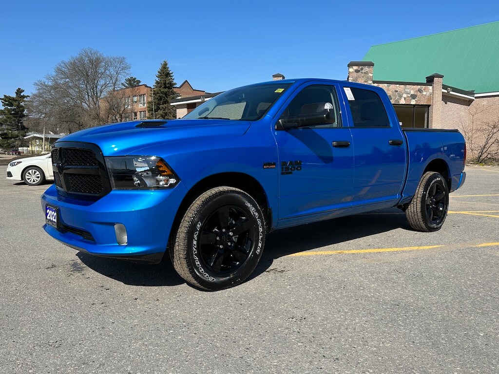 New 2023 Ram Night Edition Sub Zero 4x4...V8*BEDLINER*HTD SEATS 4x4 Crew Cab 5.6 ft. box 140 in. WB