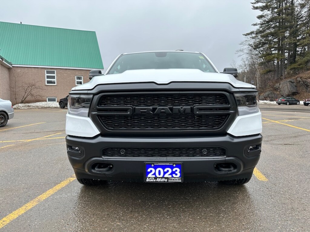 New 2023 Ram Built to Serve 4X4...V8*HTD SEATS*NAV! 4x4 Crew Cab 144.5 in. WB
