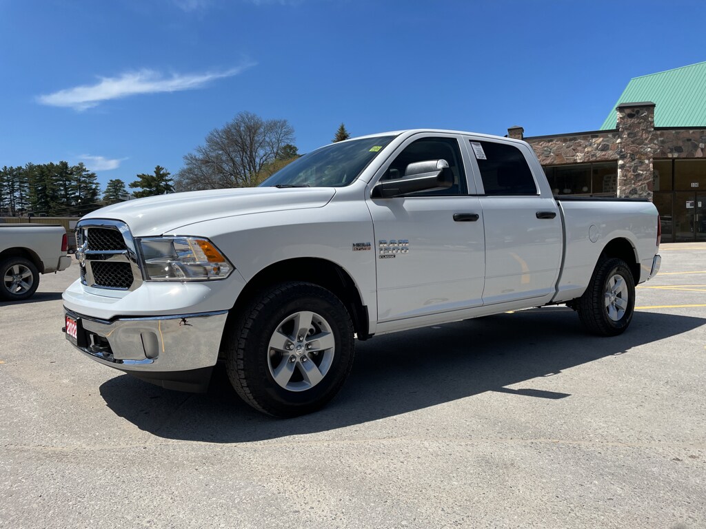 New 2022 Ram Tradesman 4x4...V8*HTD SEATS*REMOTE START! 4x4 Crew Cab 6.3 ft. box 149 in. WB