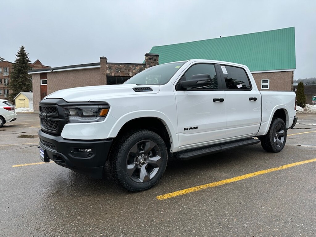 New 2023 Ram Built to Serve 4X4...V8*HTD SEATS*NAV! 4x4 Crew Cab 144.5 in. WB