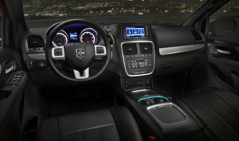 2020 Dodge Grand Caravan GT Interior Dash and Console - Campbell McLennan