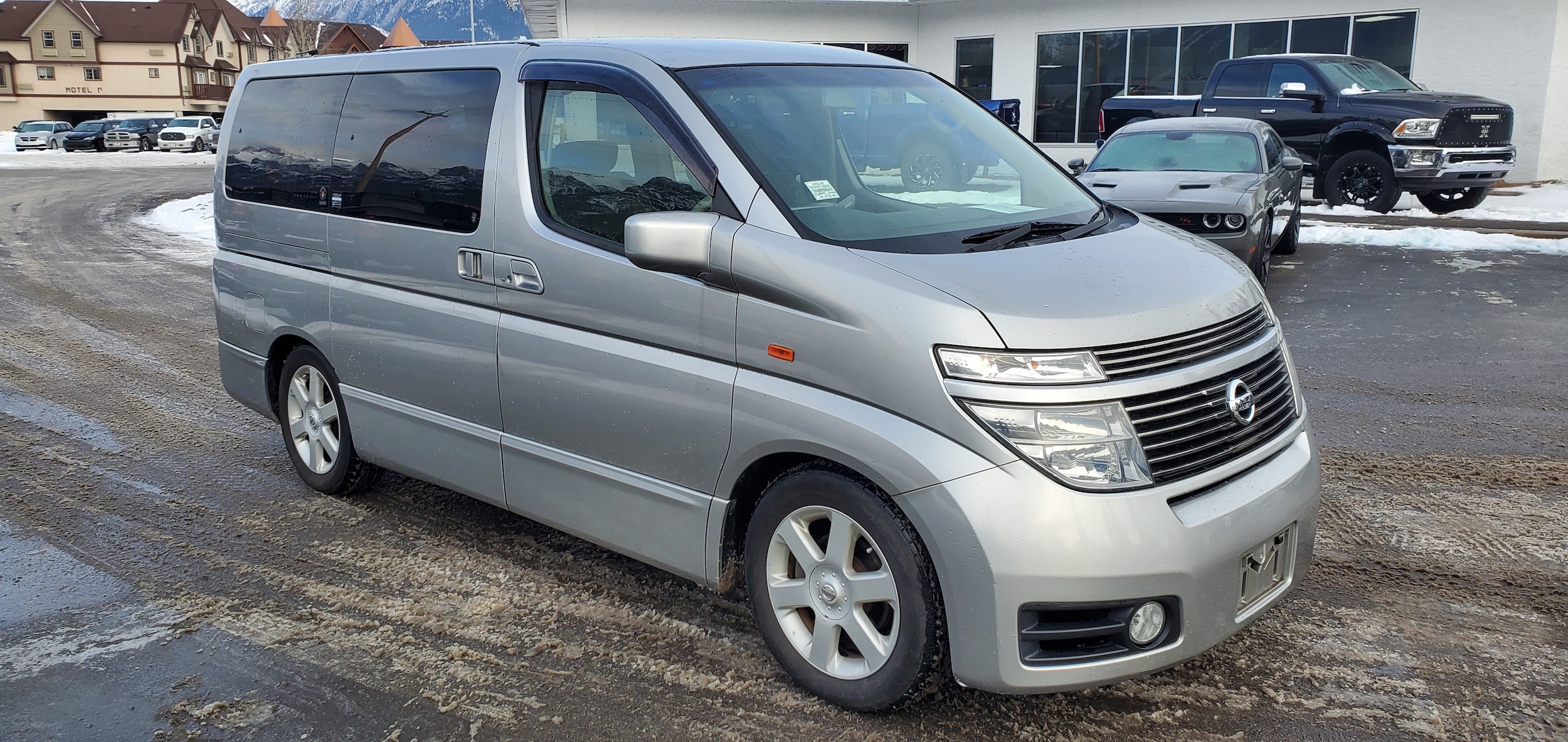 Used 2003 Nissan Elgrand 4wd 8 Passenger Leather Split Sliding