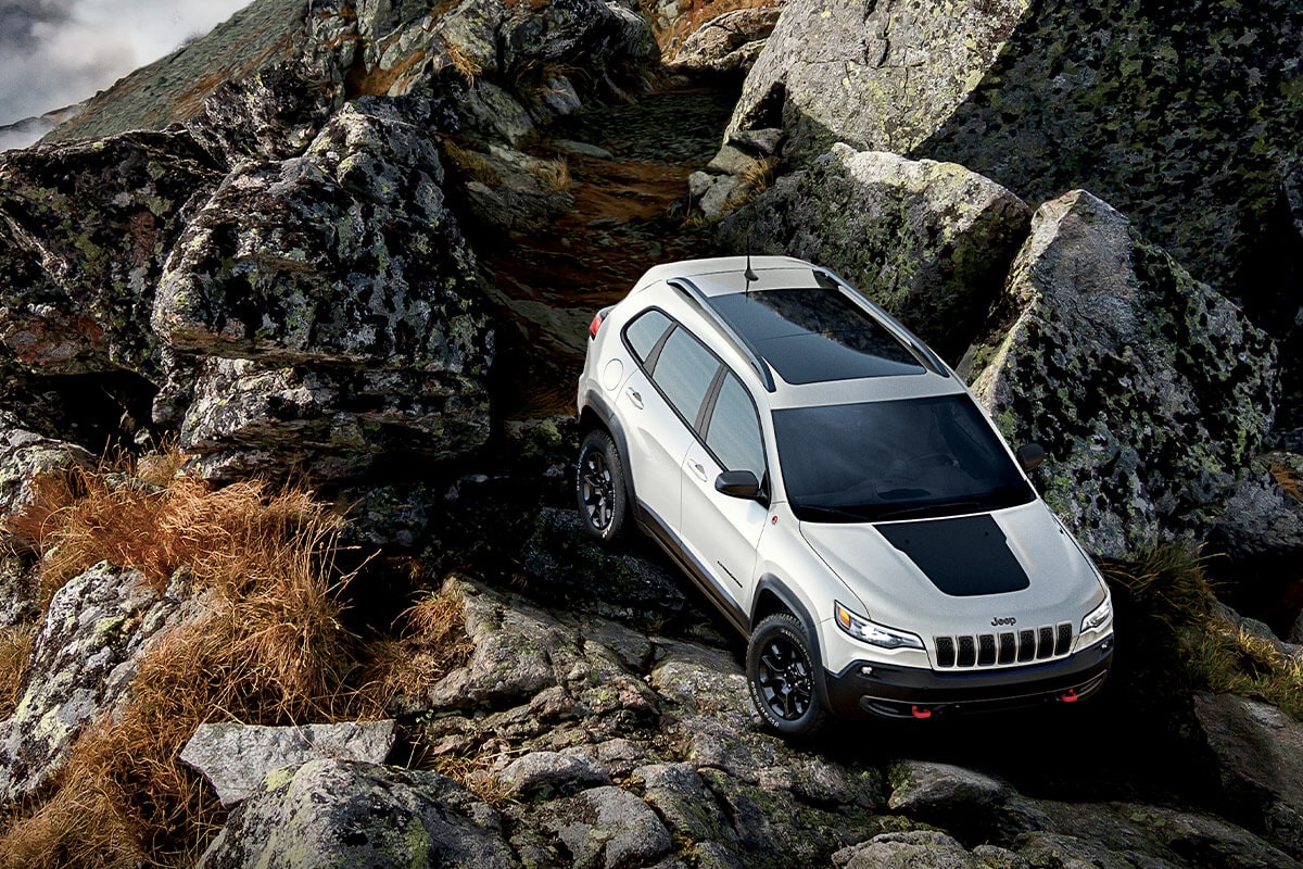 Top View of a White 2022 Jeep Cherokee in Altitude Traveling a Mountain