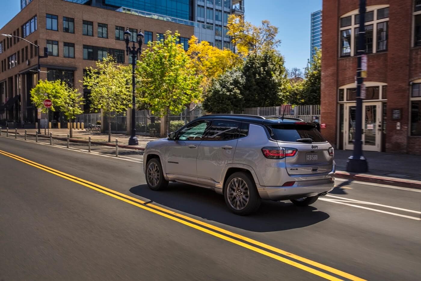 vue latérale arrière du Jeep Compass 2022