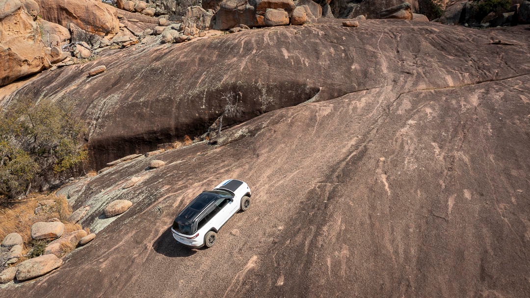 lateral rear view of the 2022 Jeep Grand Cherokee 4xe