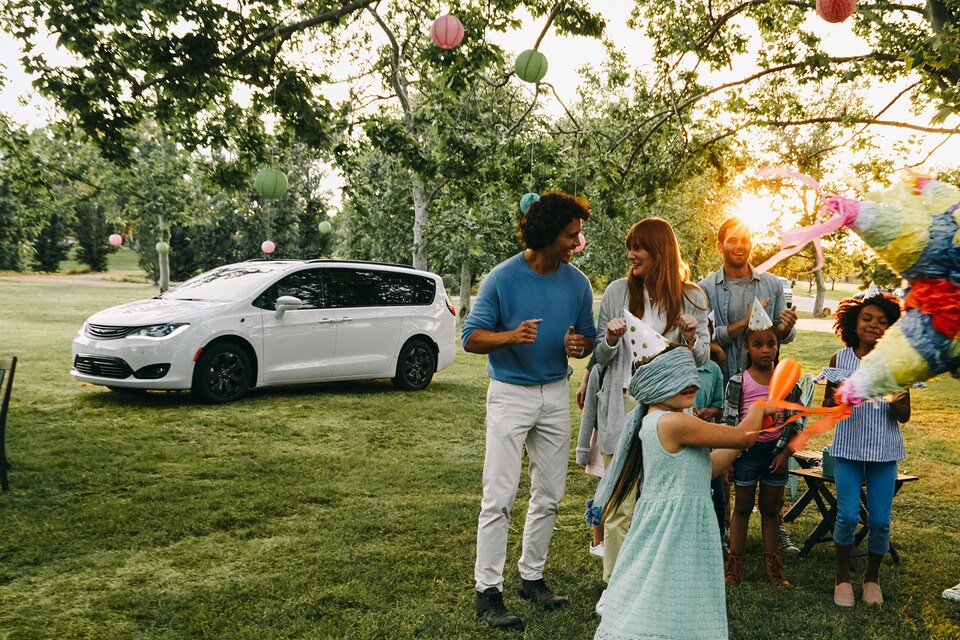 2020 Chrysler Pacifica Hybrid - Side