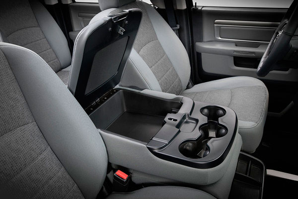 RAM 1500 Classic Console
