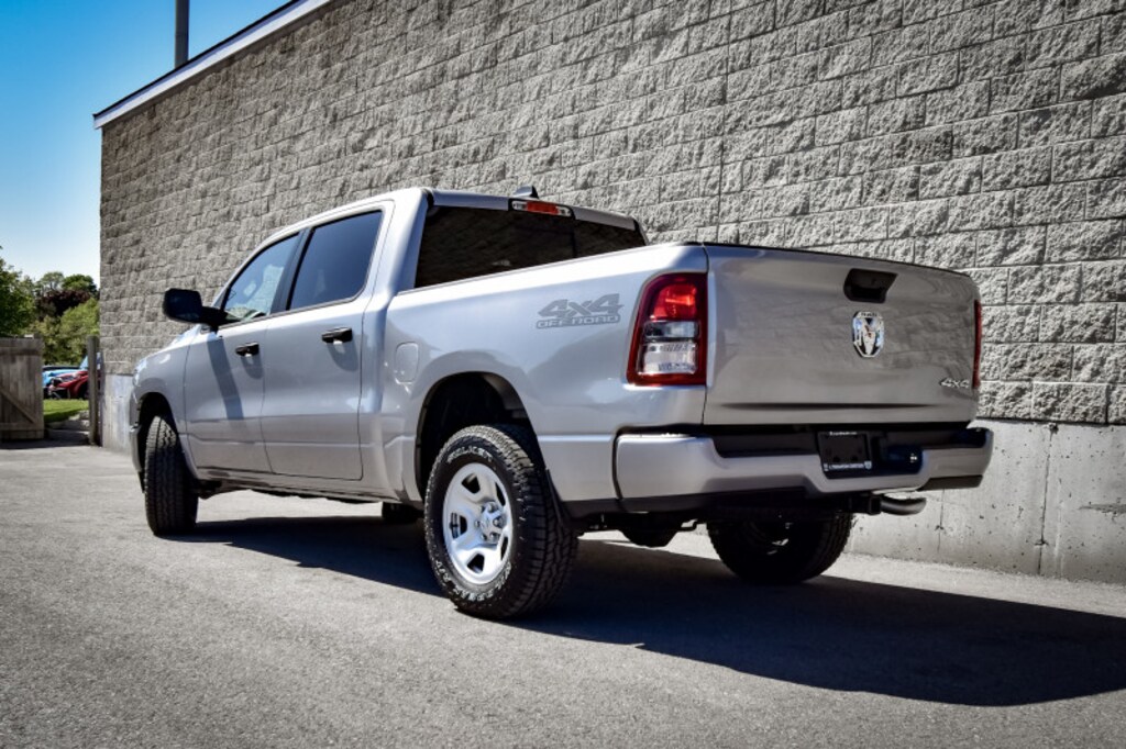 New 2023 Ram Tradesman | R-V CAM | Trailer Hitch | Sport Appear Truck Crew Cab