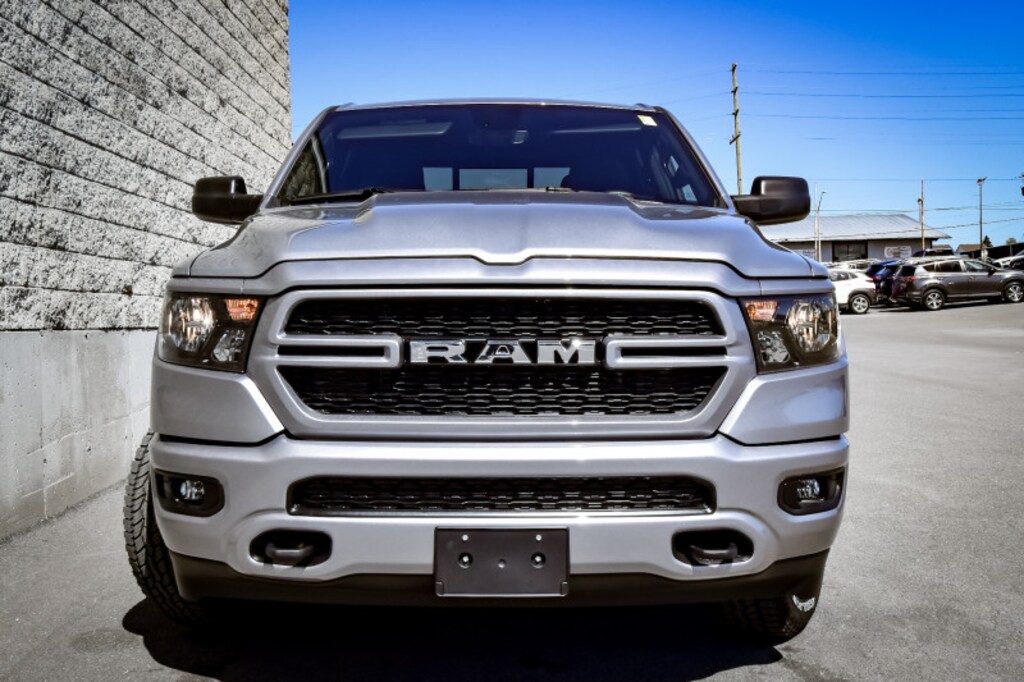 New 2023 Ram Tradesman | R-V CAM | Trailer Hitch | Sport Appear Truck Crew Cab