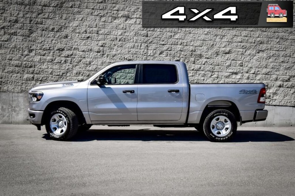 New 2023 Ram Tradesman | R-V CAM | Trailer Hitch | Sport Appear Truck Crew Cab