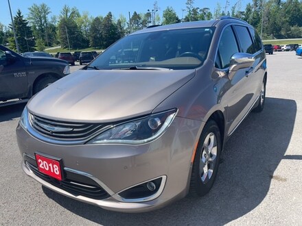 2018 Chrysler Pacifica Hybrid Limited - Panoramic Sunroof - UConnect Theatre Grp