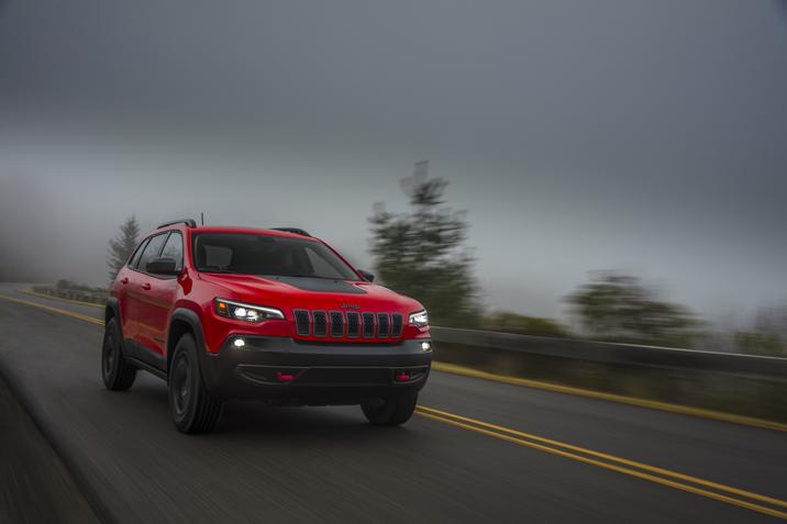 Battle de VUS compact à Gatineau: Toyota RAV4 2020 vs Jeep Cherokee 2020