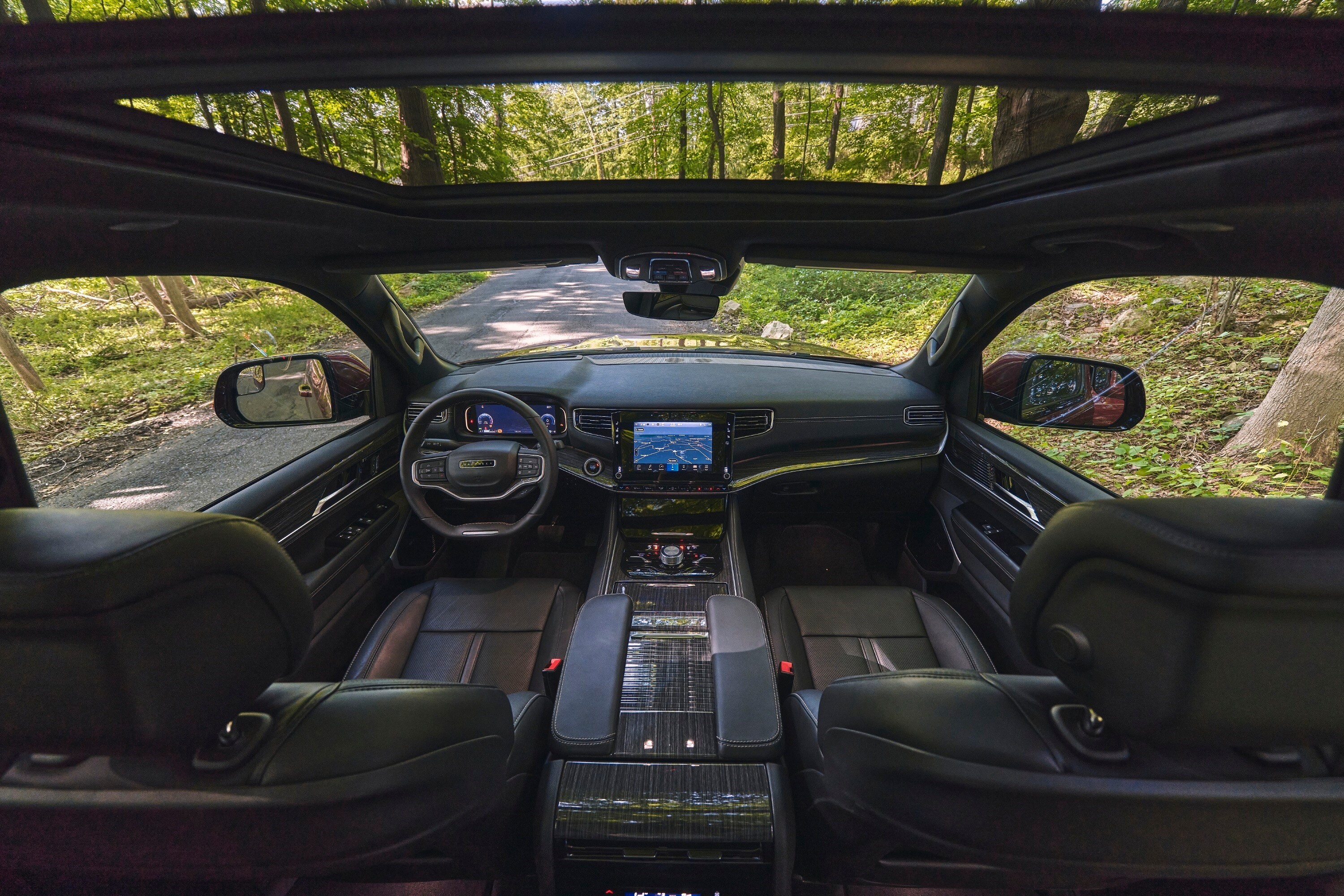 2022 Jeep Wagoneer Interior
