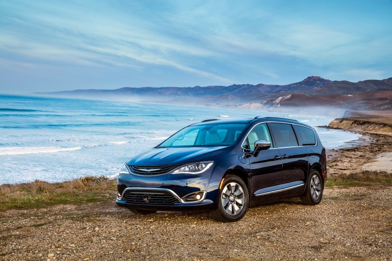 chrysler pacifica hybride montreal v2.jpg