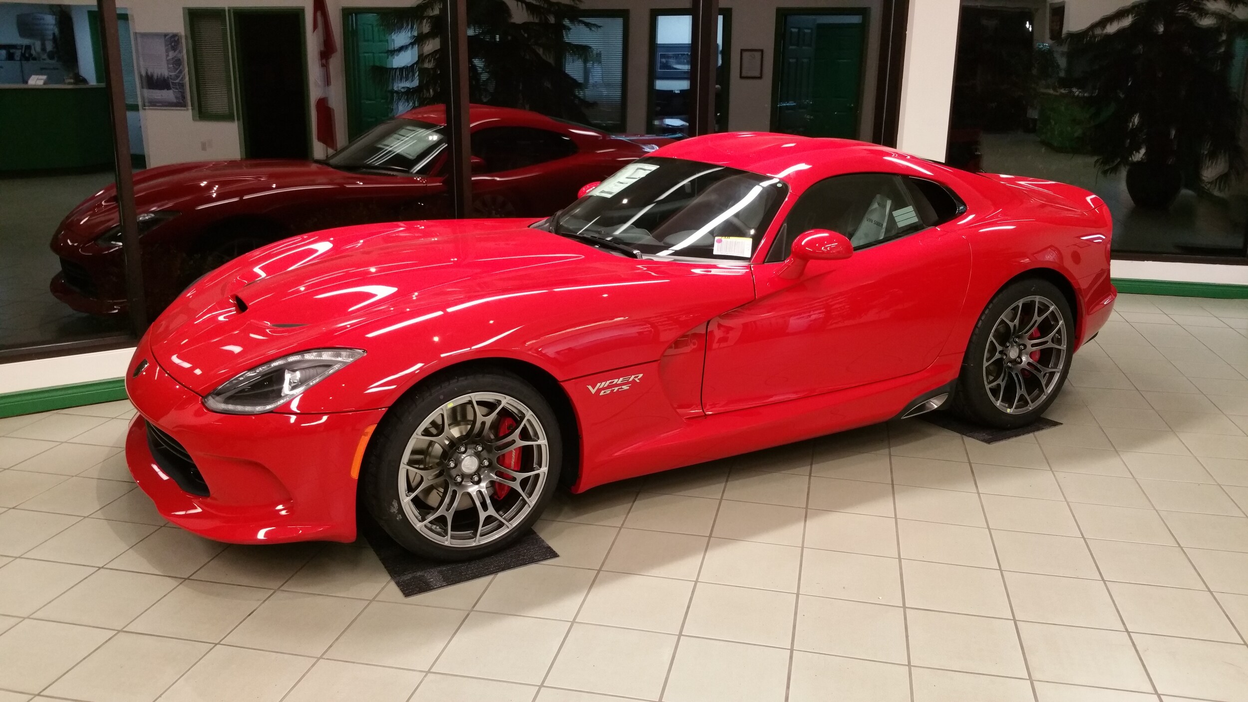 New 17 Dodge Viper For Sale At Macdonald Chrysler Limited Vin 1c3bdebz6hv