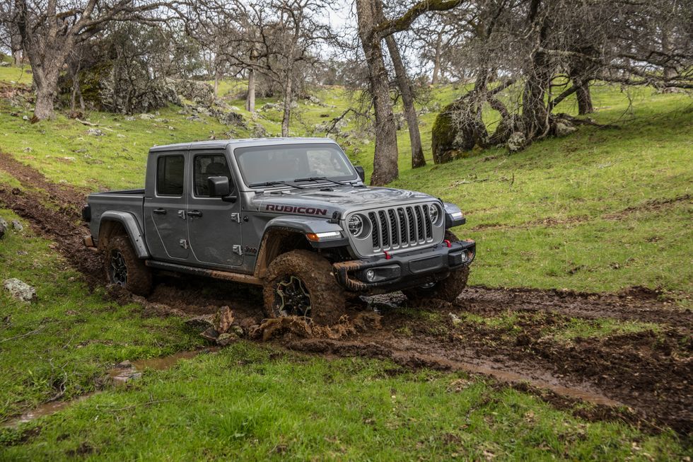 2021 Jeep Gladiator Rubicon Driving Through Muddy Trail