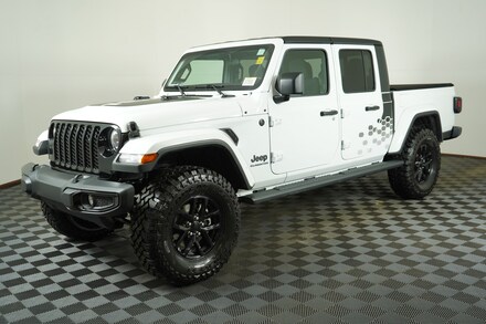 2021 Jeep Gladiator Black Appearance Package 4x4 Crew Cab 5 ft. box