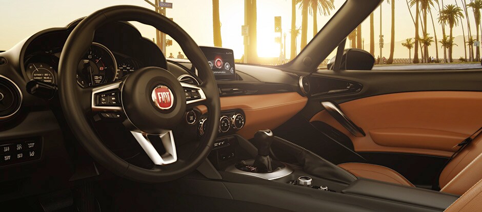 2017 Fiat 124 Spider interior 01.jpg