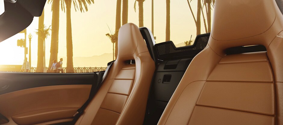 2017 Fiat 124 Spider interior 05.jpg
