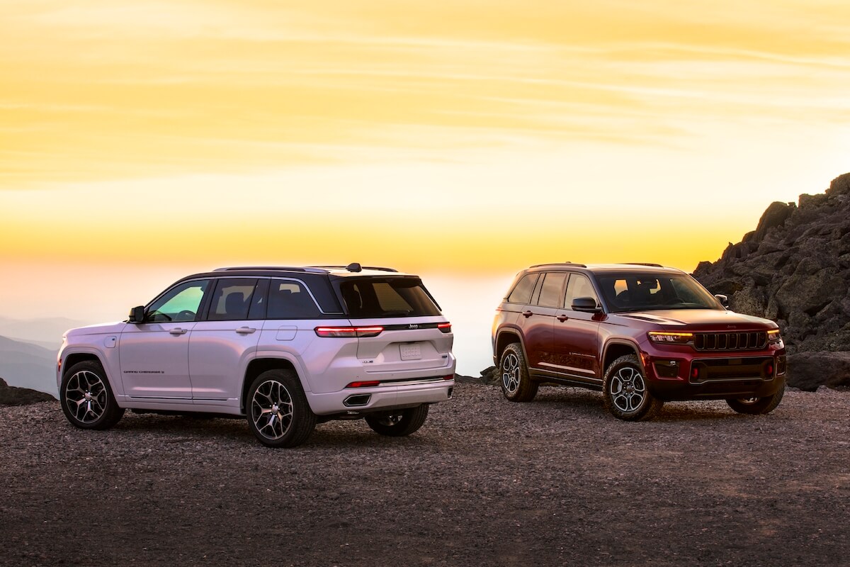 view of two 2022 Jeep Grand Cherokee 4xe at dusk